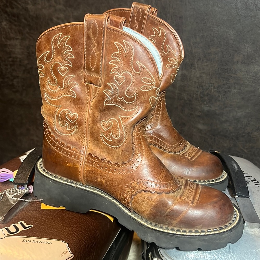 Ariat FATBABY Boots- Size 7 - Hardly Used